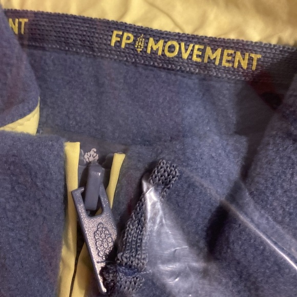 New Free people Movement In The Zone Zip Up Fleece jacket size small - Picture 3 of 7